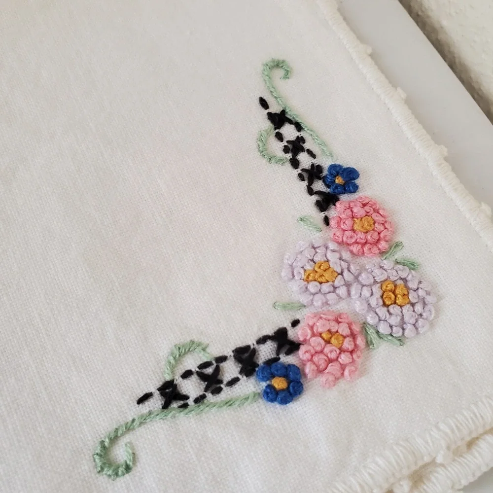 Vintage Hand Embroidered Linen Napkins and Runner Set Floral Lace Trim 7pc